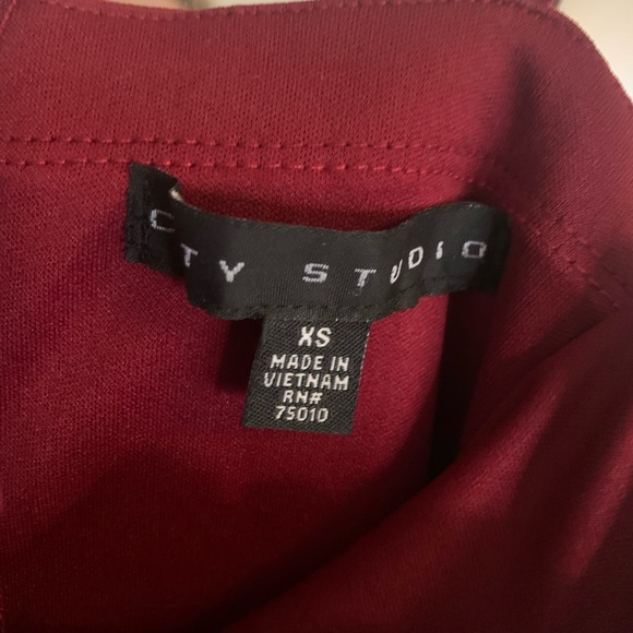 Maroon prom/formal dress - Picture 4 of 7